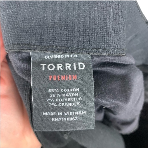 Torrid Black Distressed Sky High Skinny Jeans size 26 Short - Picture 4 of 9